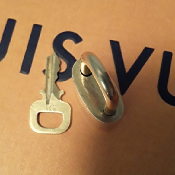 Auth LOUIS VUITTON #321 Lock & Key, Brass - Picture 7 of 17